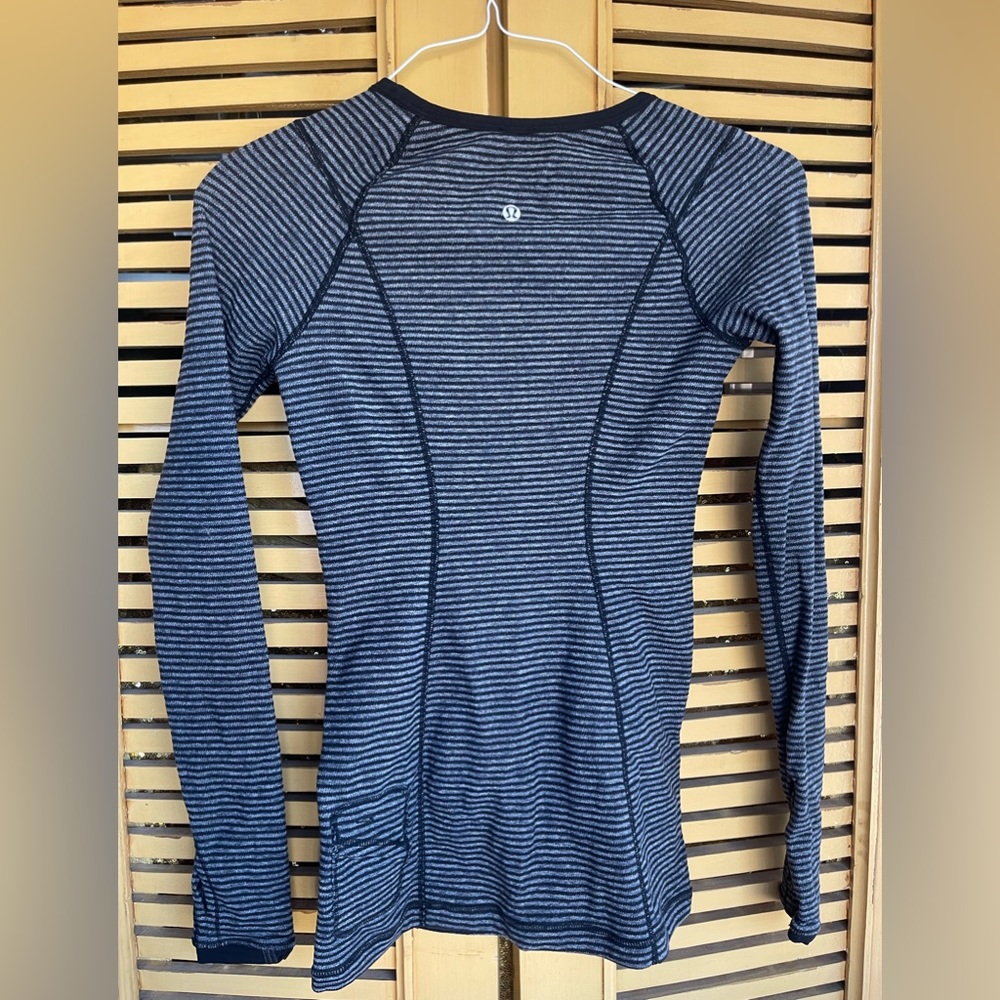 Lululemon  Long Sleeve Tee Shirt Gray Black size 2 stretch